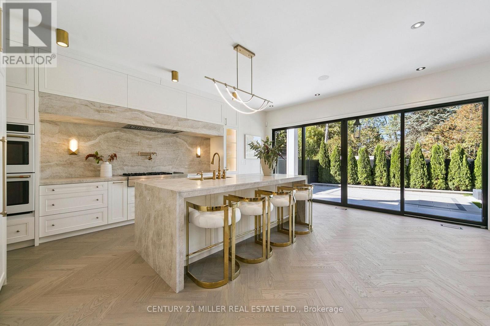 517 Stafford Drive, Oakville, Ontario  L6L 4M4 - Photo 10 - W12925558