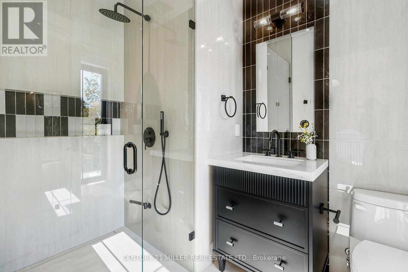 517 Stafford Drive, Oakville, Ontario  L6L 4M4 - Photo 32 - W12925558