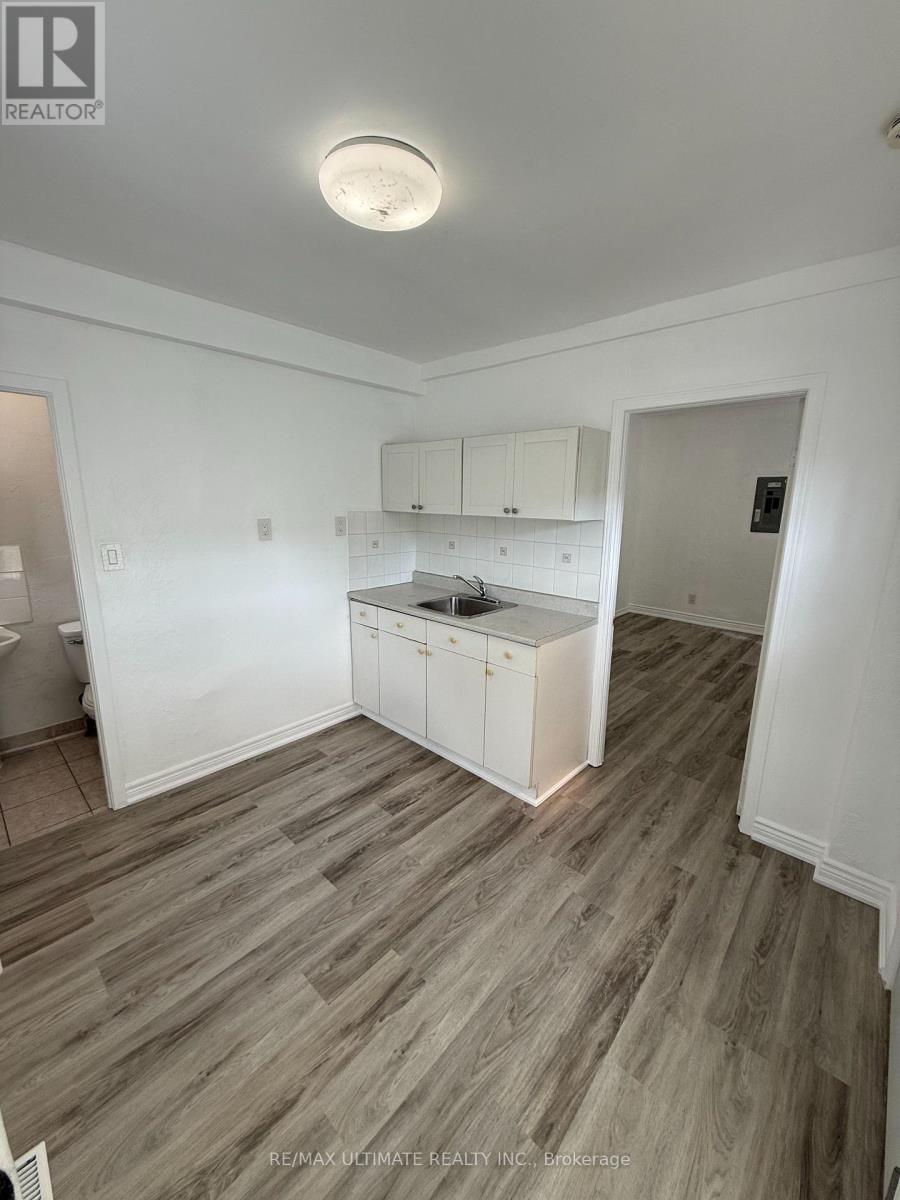 2a Auburn Avenue, Toronto, Ontario  M6H 2L7 - Photo 6 - W12925568