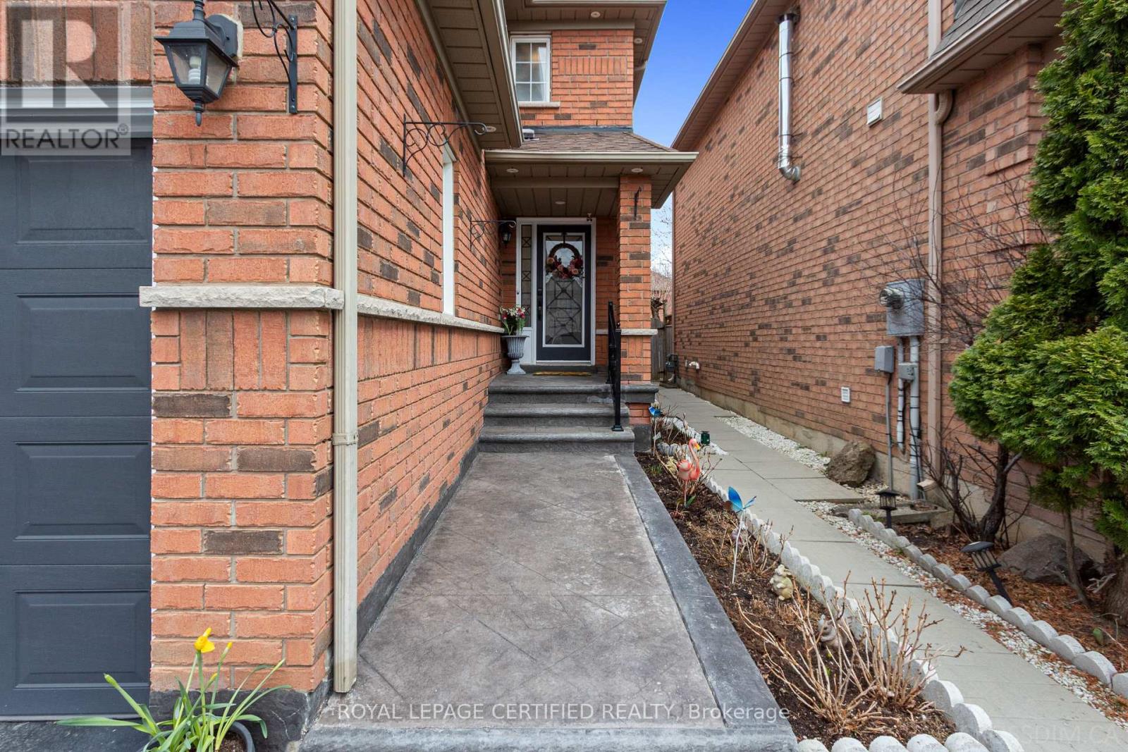 3814 Ridgepoint Way, Mississauga, Ontario  L5N 7T7 - Photo 2 - W12925700