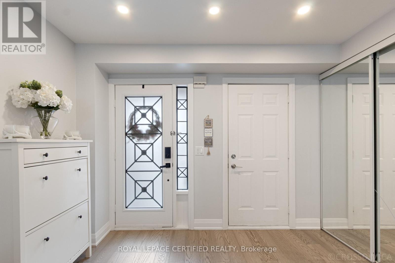 3814 Ridgepoint Way, Mississauga, Ontario  L5N 7T7 - Photo 3 - W12925700