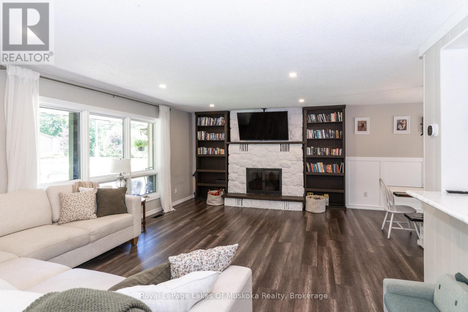 220 Alexander Street, Gravenhurst, Ontario  P1P 1A6 - Photo 8 - X12890846