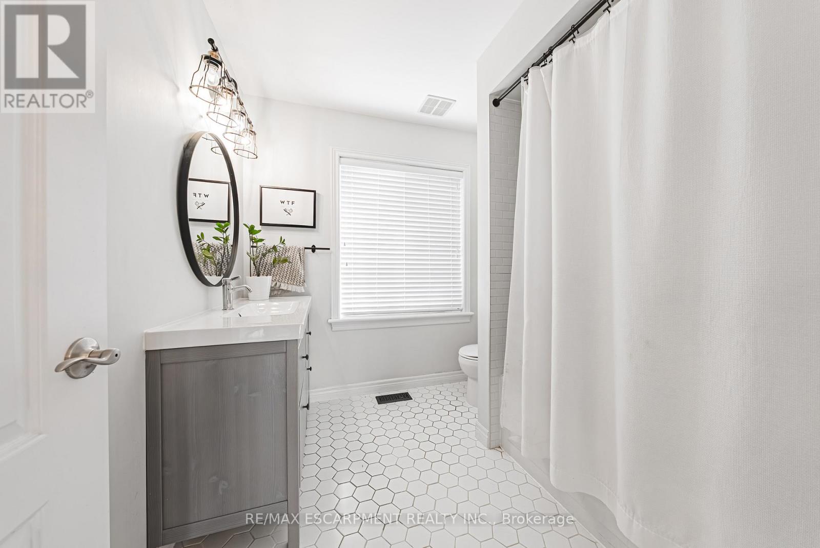 8 Matteo Trail, Hamilton, Ontario  L9B 0E8 - Photo 21 - X12925550