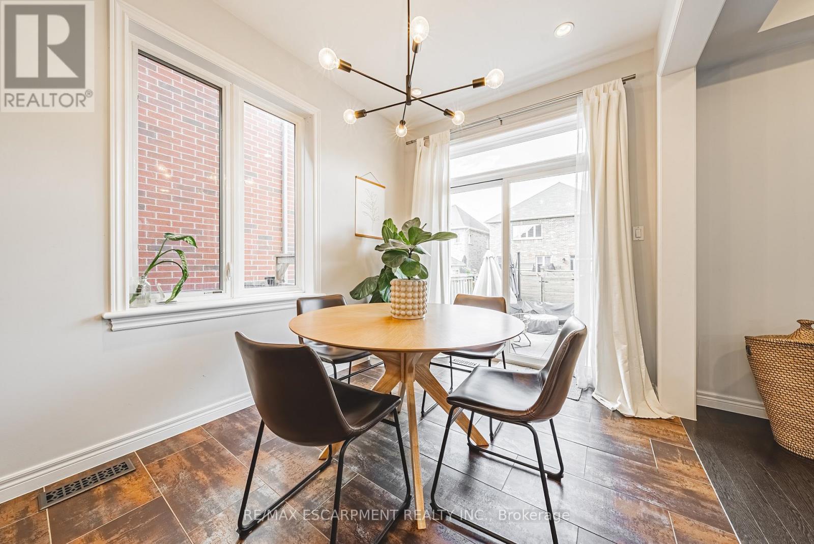 8 Matteo Trail, Hamilton, Ontario  L9B 0E8 - Photo 7 - X12925550