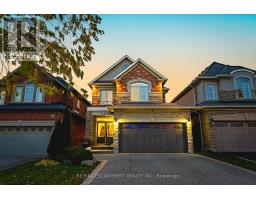 8 MATTEO TRAIL, Hamilton, Ontario