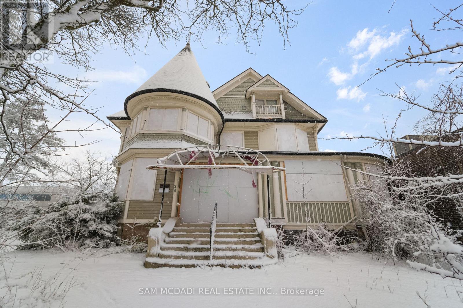 24 Burgar Street, Welland, Ontario  L3B 2S7 - Photo 2 - X12925684