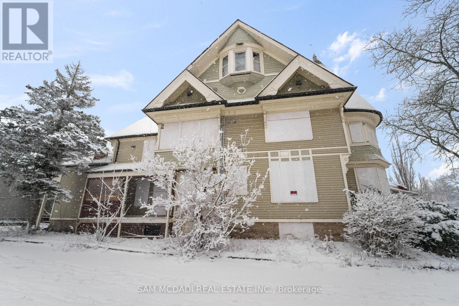 24 Burgar Street, Welland, Ontario  L3B 2S7 - Photo 3 - X12925684