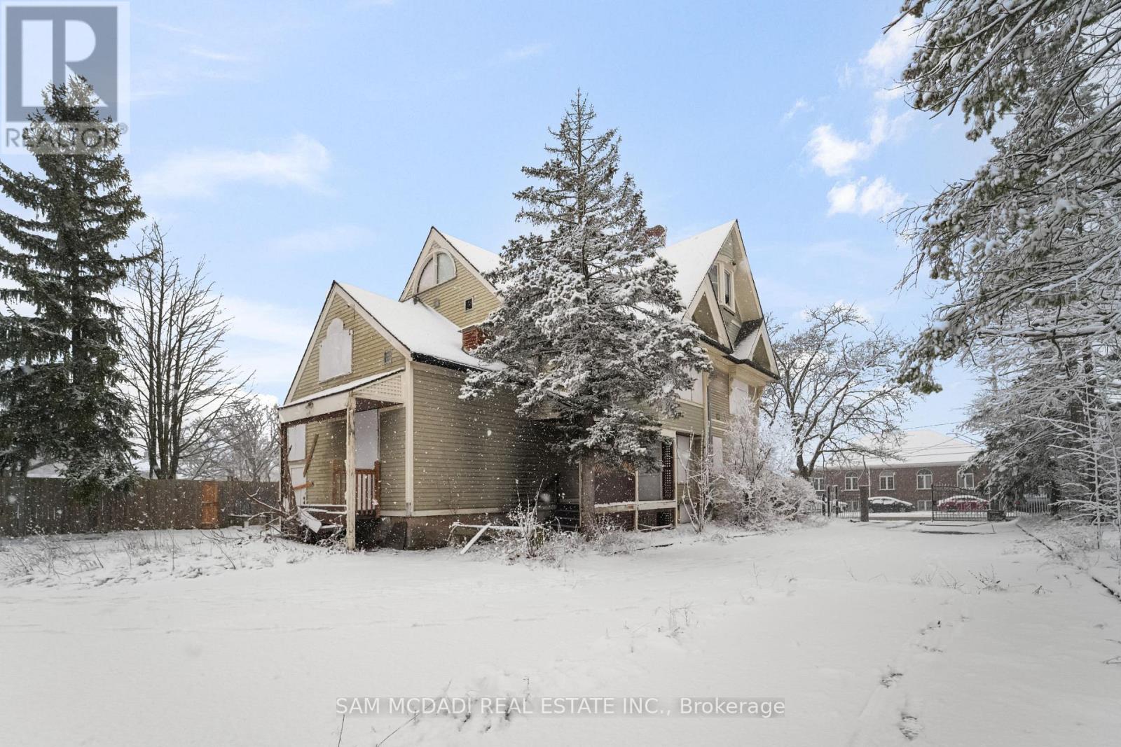 24 Burgar Street, Welland, Ontario  L3B 2S7 - Photo 4 - X12925684