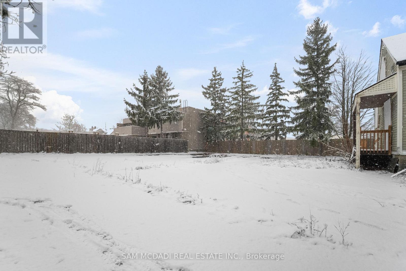 24 Burgar Street, Welland, Ontario  L3B 2S7 - Photo 6 - X12925684