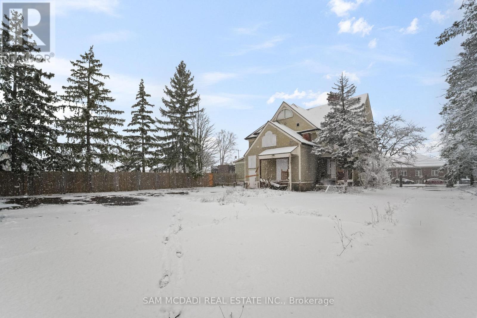 24 Burgar Street, Welland, Ontario  L3B 2S7 - Photo 7 - X12925684