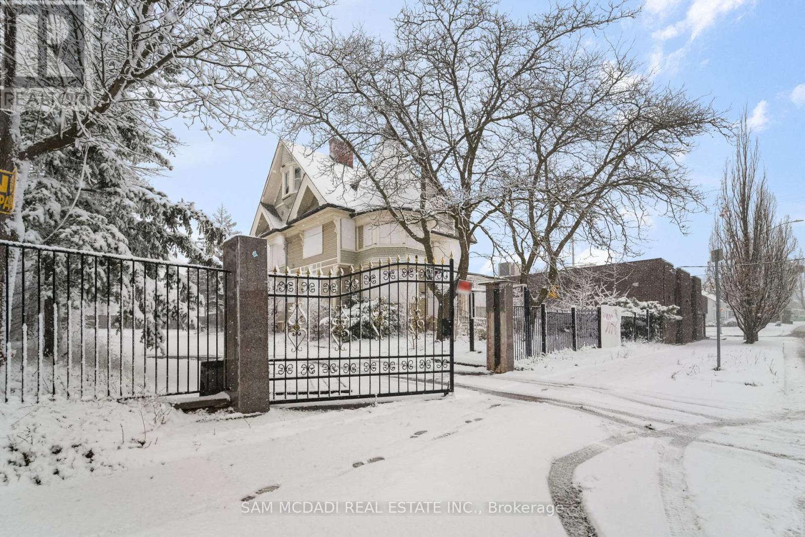 24 Burgar Street, Welland, Ontario  L3B 2S7 - Photo 8 - X12925684