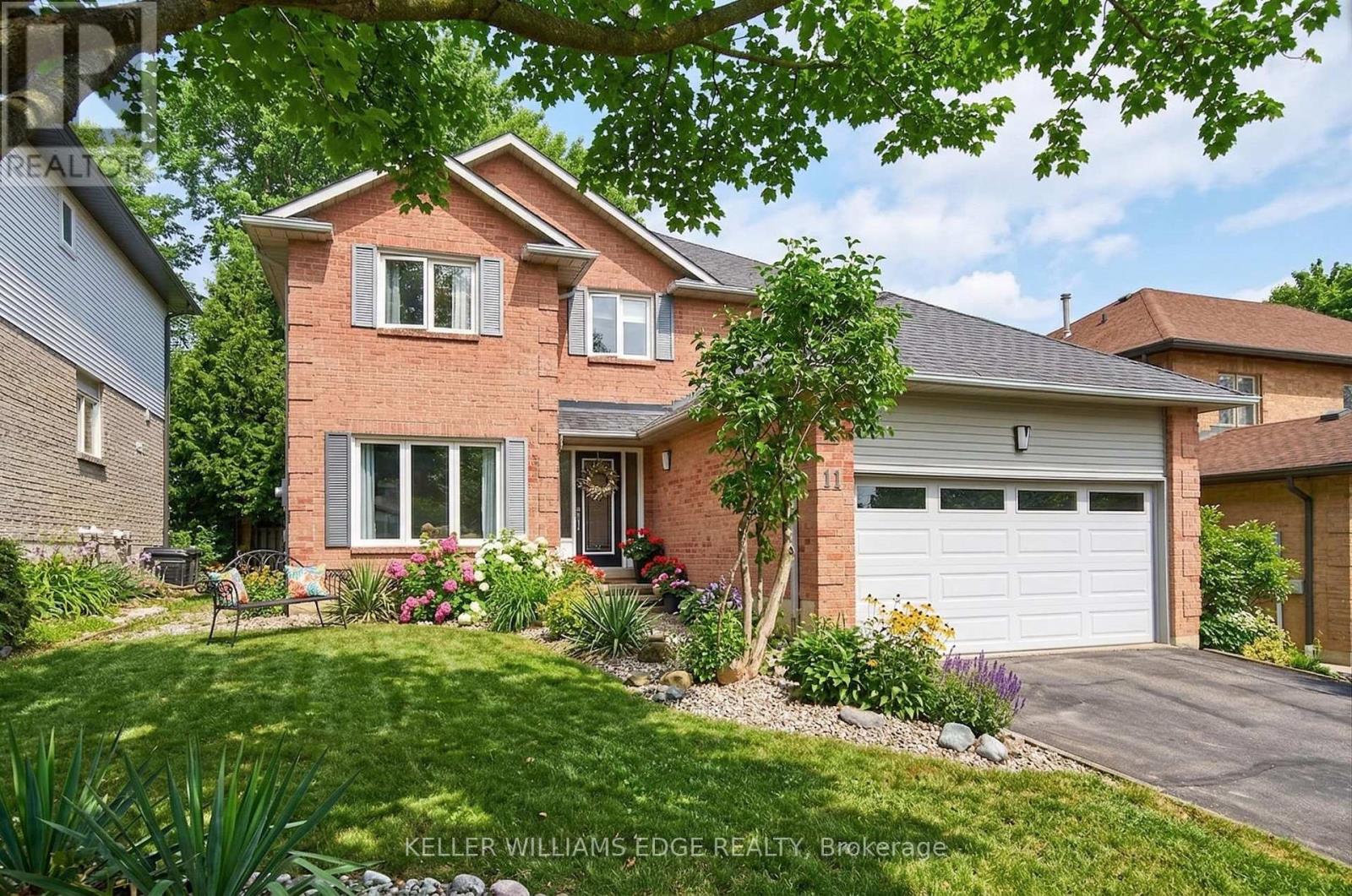 11 Giffin Road, Hamilton, Ontario  L9H 6S4 - Photo 2 - X12925688