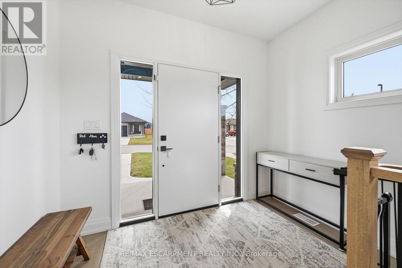 4 Harvard Court, Welland, Ontario  L3B 6E7 - Photo 5 - X12923188