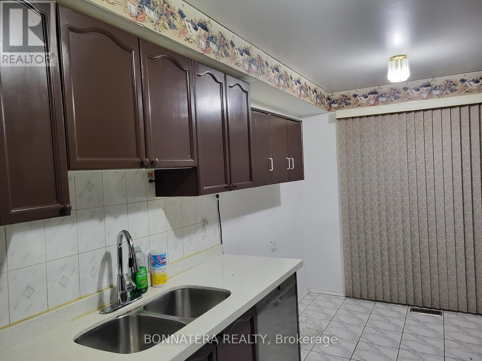 5359 Bullrush Drive, Mississauga, Ontario  L5V 2C1 - Photo 16 - W12911050