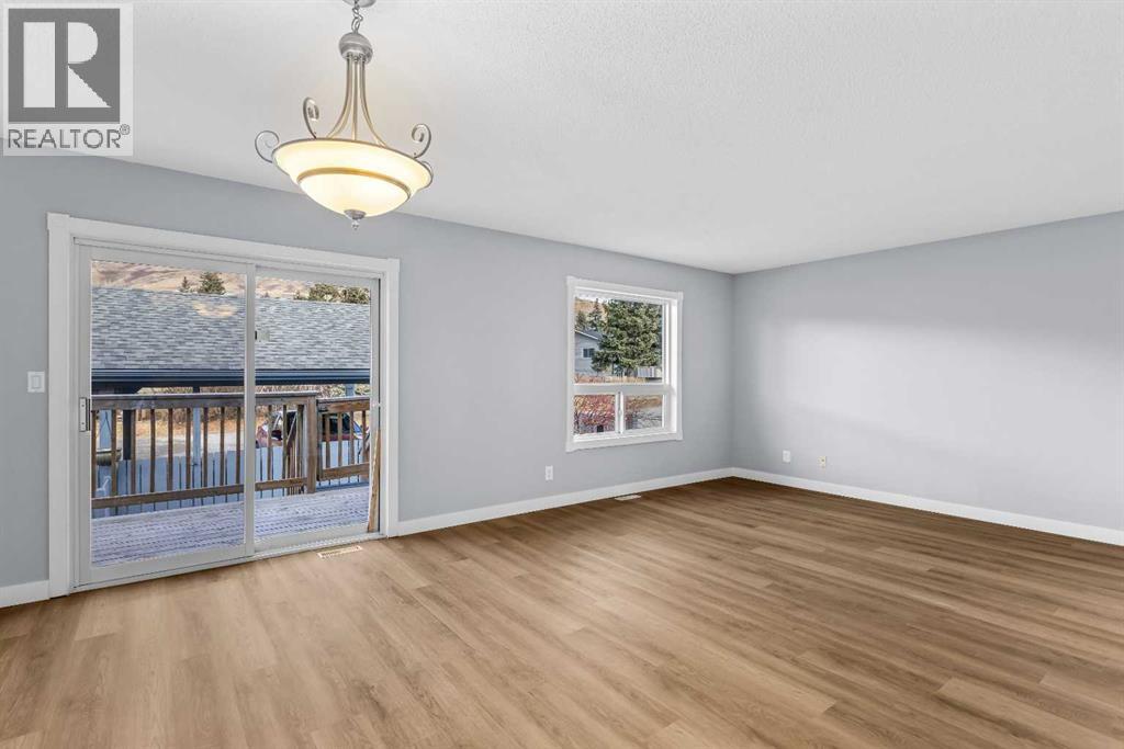 2, 532 First Street Street E, Cochrane, Alberta  T4C 1C5 - Photo 5 - A2295429