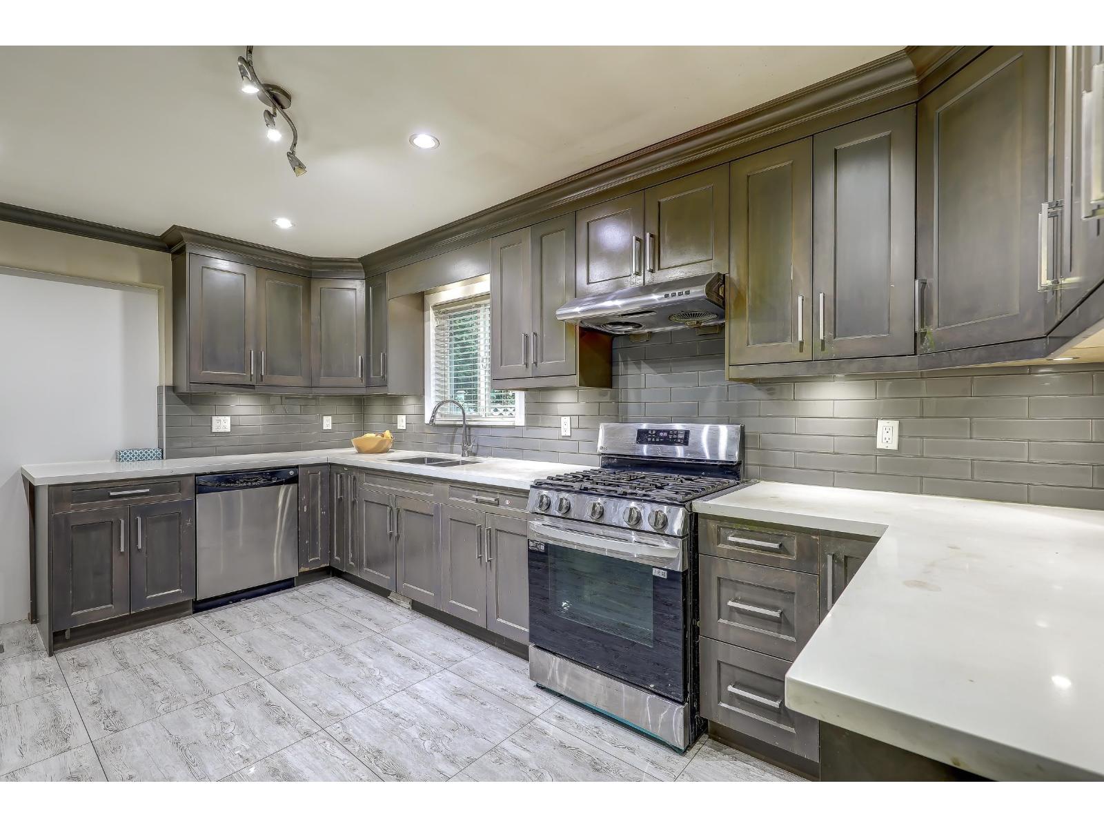 6653 130a Street, Surrey, British Columbia  V3W 8P5 - Photo 8 - R3103389