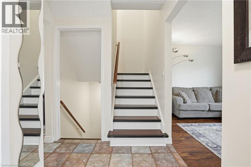 4205 Highland Park Drive, Beamsville, Ontario  L3J 0K3 - Photo 3 - 40815376