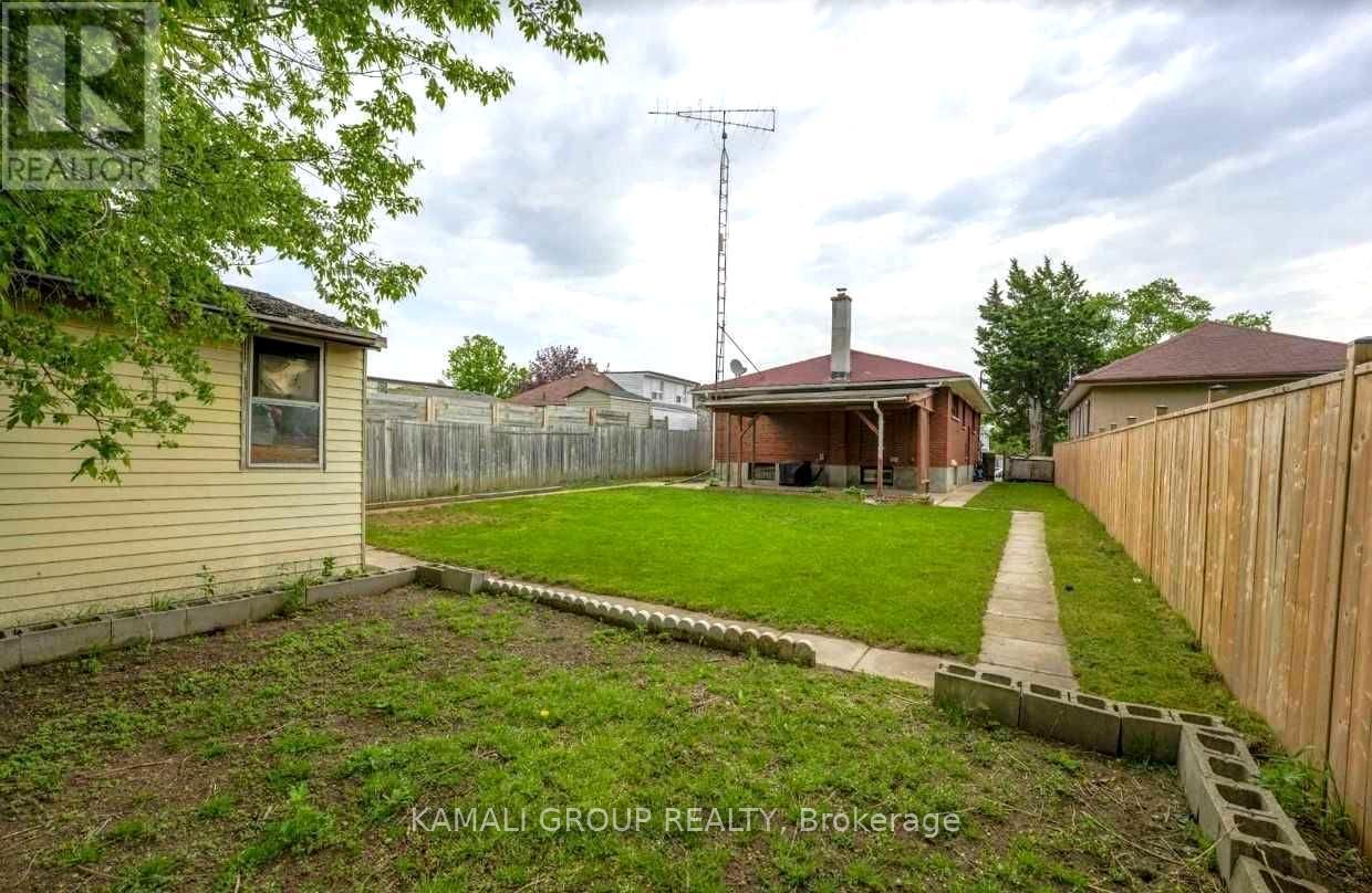 Bsmt - 68 Rosehill Boulevard, Oshawa, Ontario  L1J 5G7 - Photo 8 - E12843248