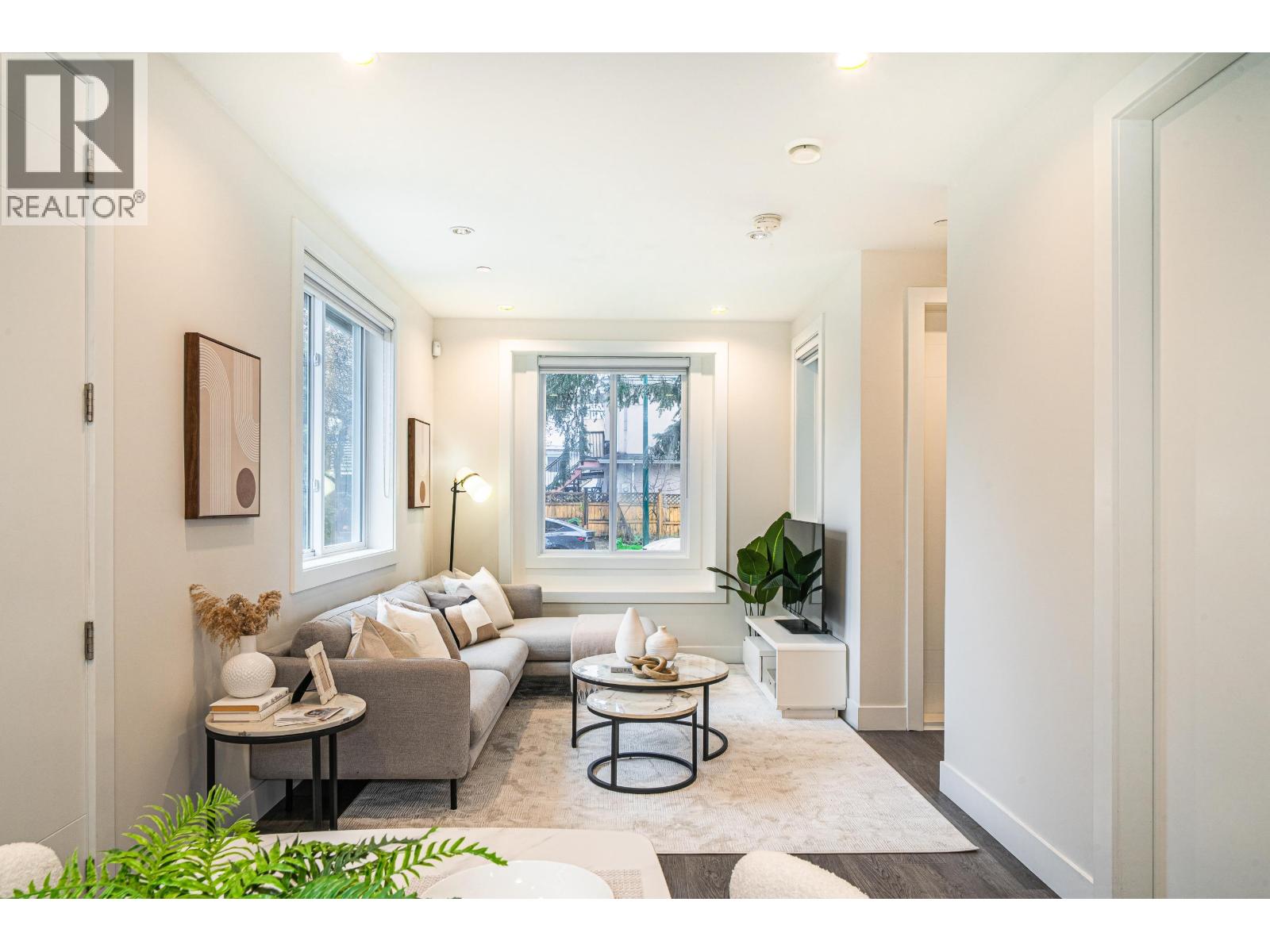 7261 E Sherbrooke Street, Vancouver, British Columbia  V5X 1T7 - Photo 1 - R3104007