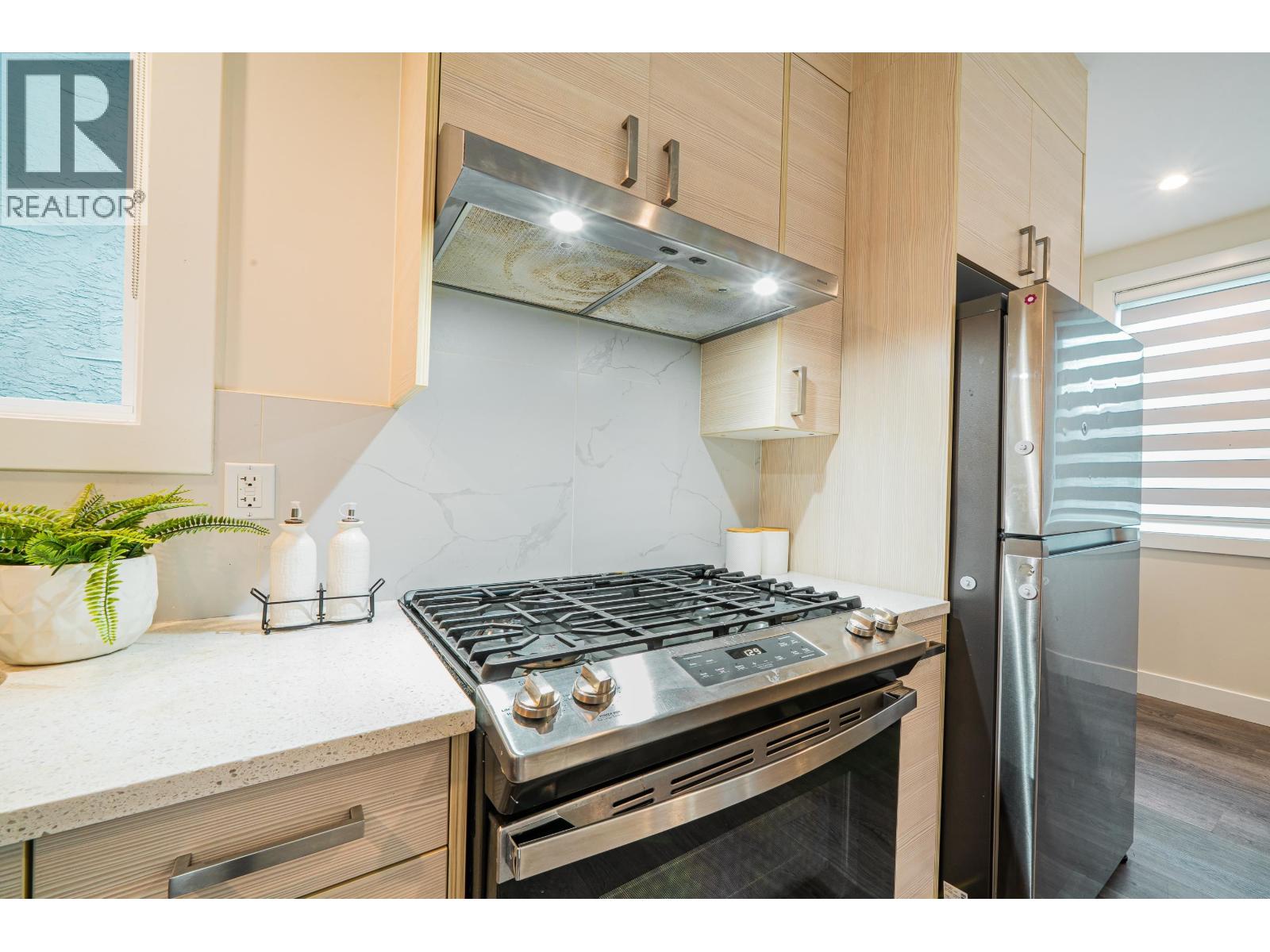 7261 E Sherbrooke Street, Vancouver, British Columbia  V5X 1T7 - Photo 8 - R3104007