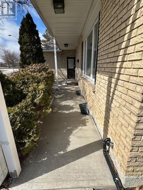 1 Esplanade Road, Brampton, Ontario  L6T 2C6 - Photo 3 - W12895278