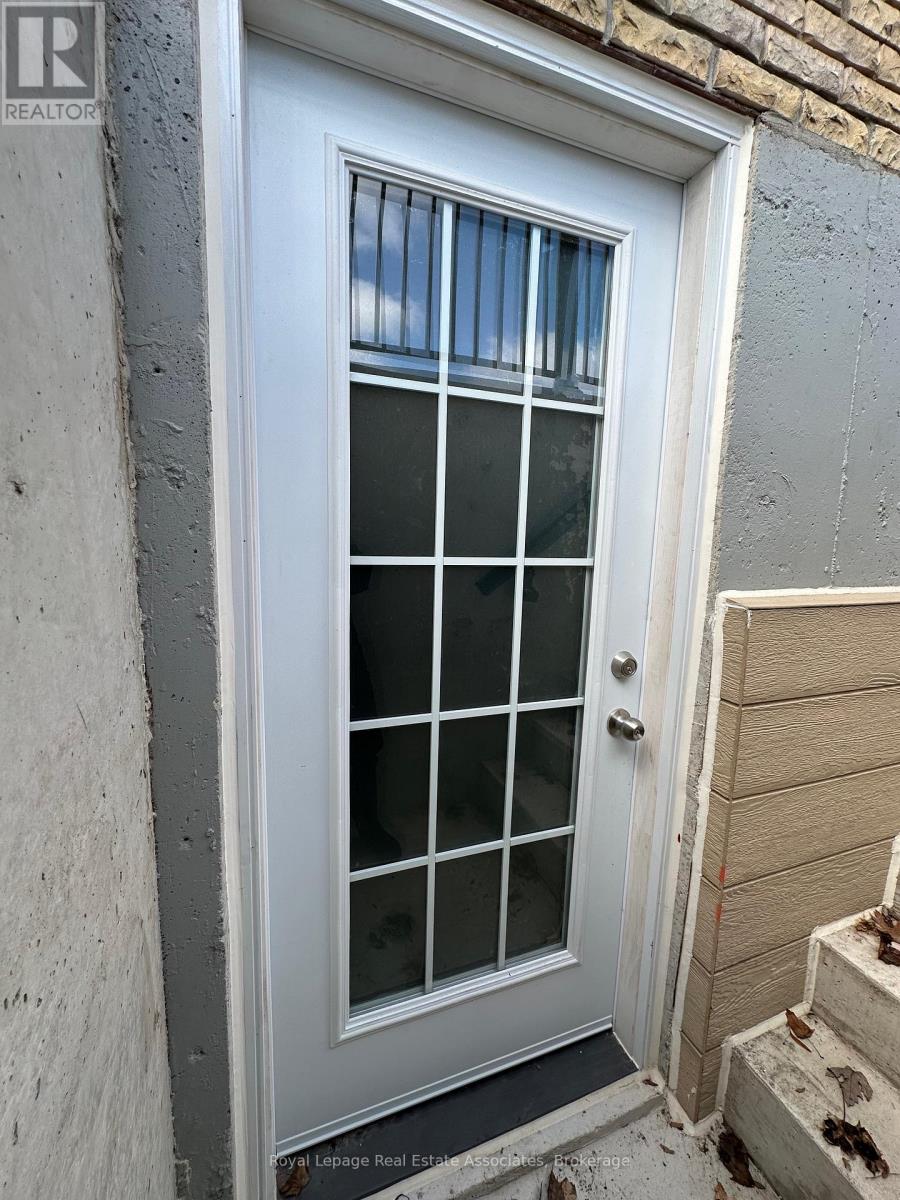 1 Esplanade Road, Brampton, Ontario  L6T 2C6 - Photo 8 - W12895278