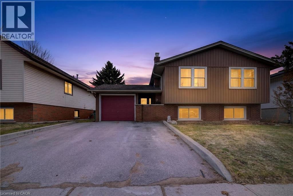 7 SANDERSON Drive, Guelph, Ontario