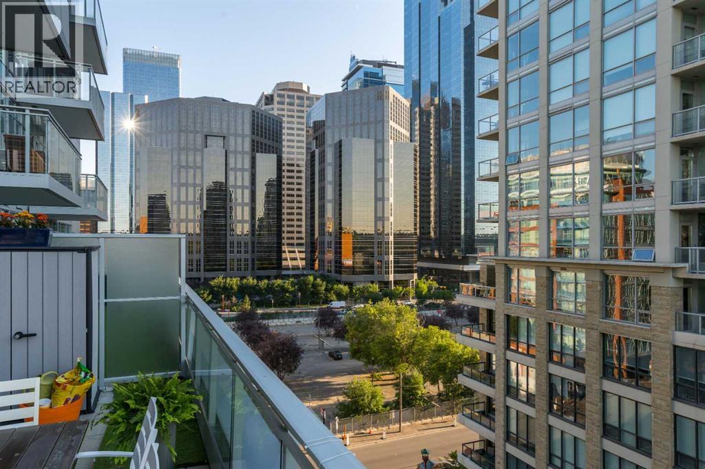 803, 108 Waterfront Court Sw, Calgary, Alberta  T2P 1K7 - Photo 5 - A2289668