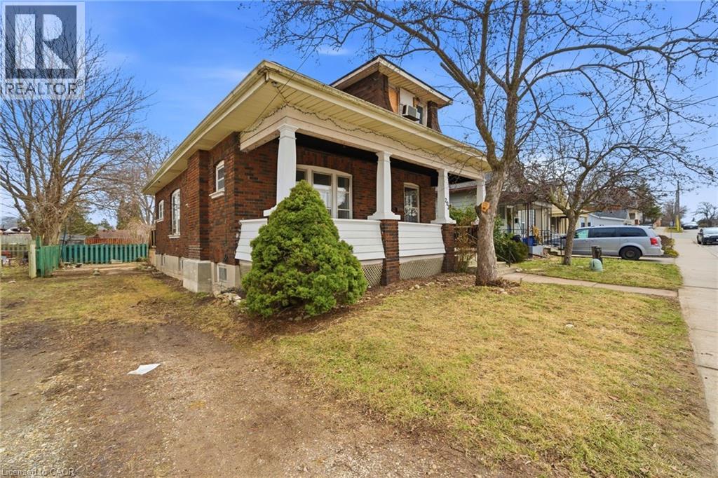 203 Brock Street, Brantford, Ontario  N3S 5W8 - Photo 2 - 40815400