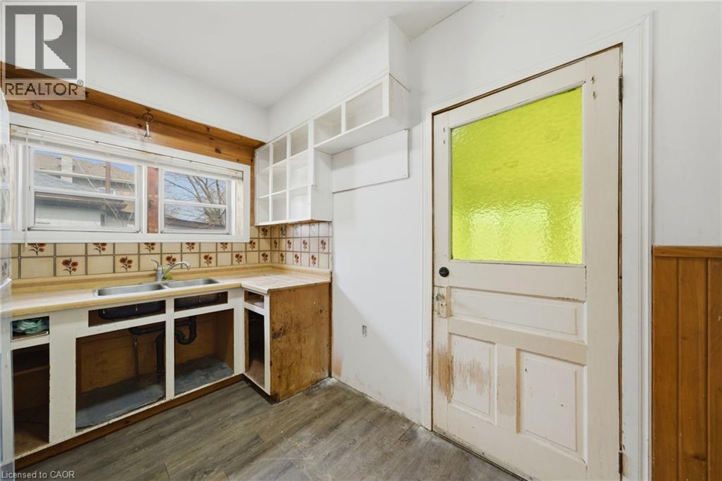 203 Brock Street, Brantford, Ontario  N3S 5W8 - Photo 10 - 40815400