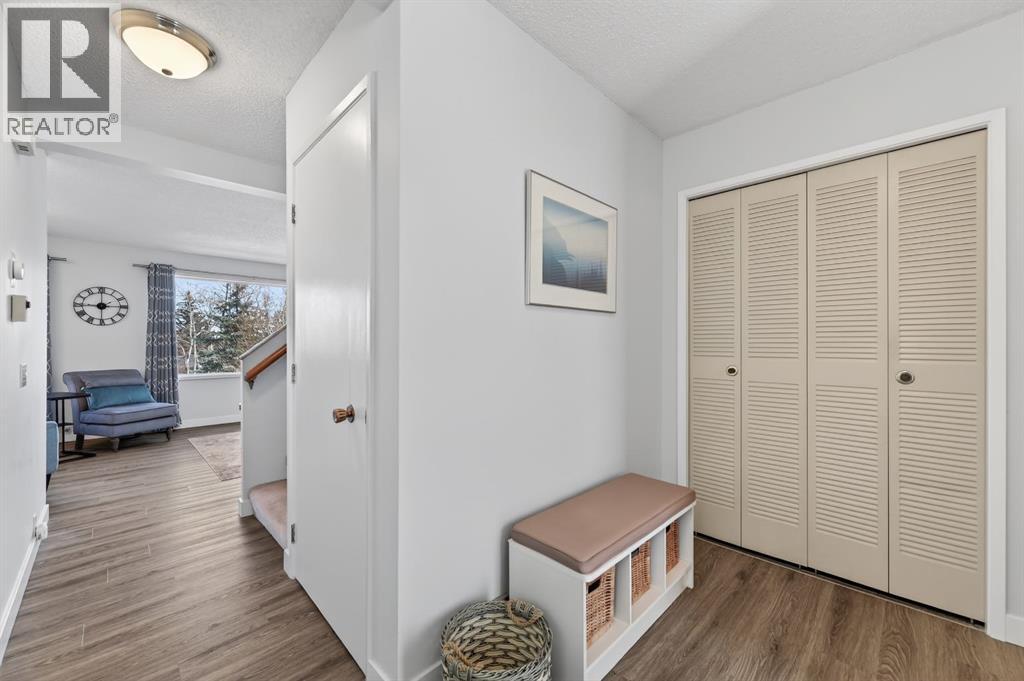 51, 2300 Oakmoor Drive SW, Calgary, Alberta  T2V 4N7 - Photo 4 - A2294910