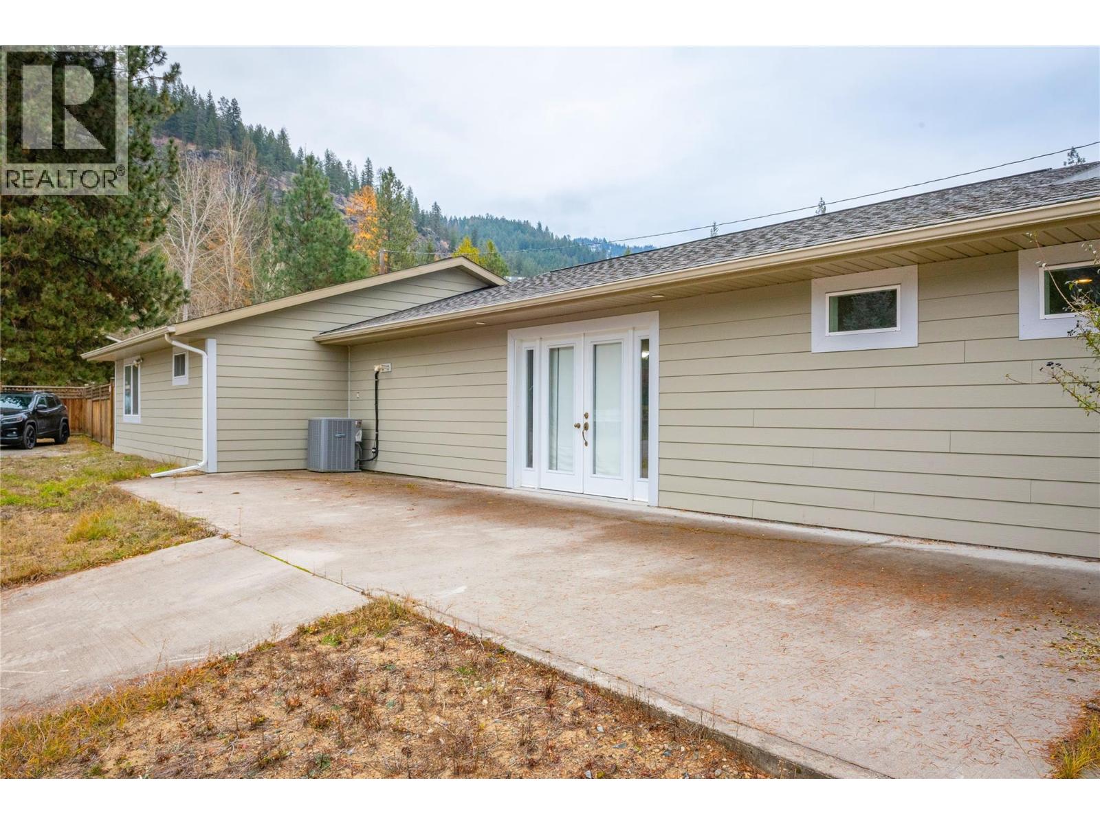 1700 Sandner Frontage Road, Christina Lake, British Columbia  V0H 1E3 - Photo 3 - 10362930