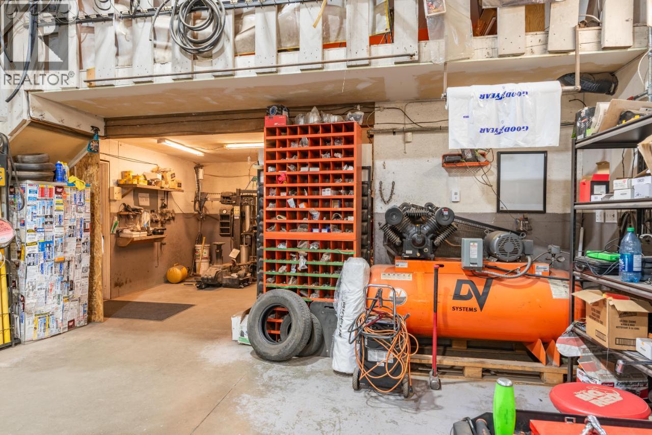 1700 Sandner Frontage Road, Christina Lake, British Columbia  V0H 1E3 - Photo 36 - 10362930