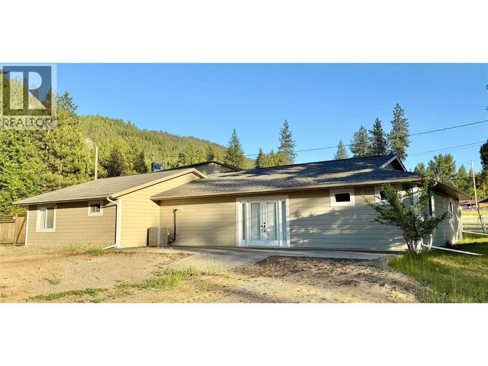1700 Sandner Frontage Road, Christina Lake, British Columbia  V0H 1E3 - Photo 2 - 10362930