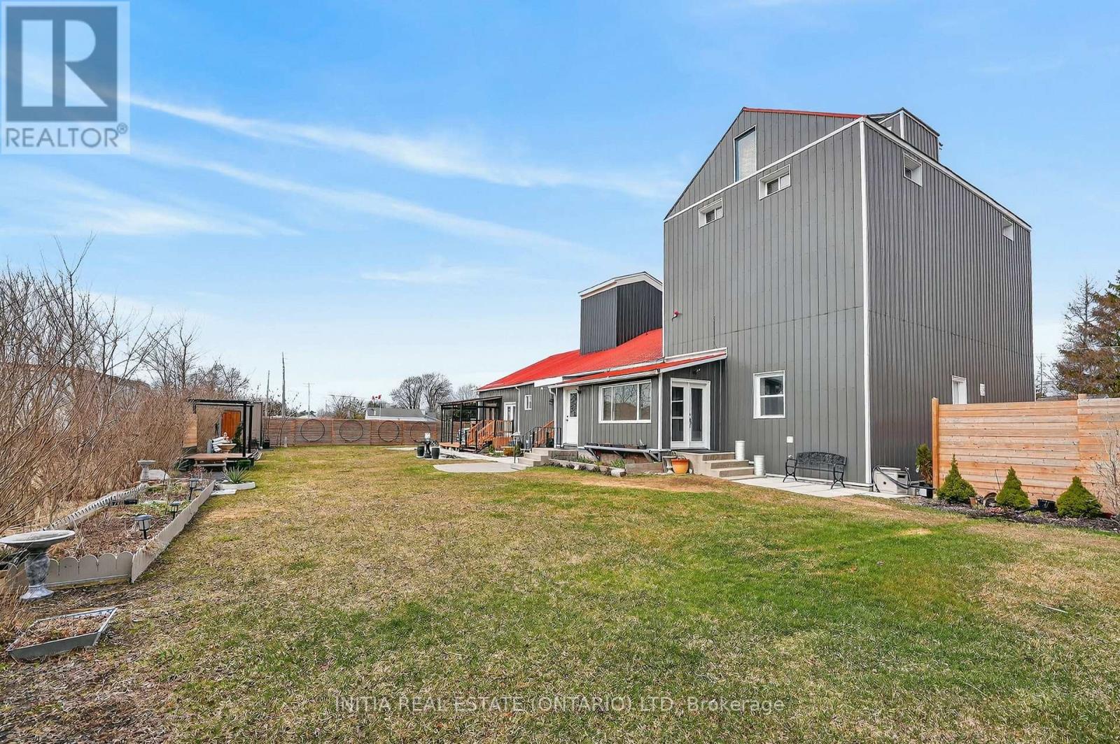 3911 Warehouse Street, Plympton-Wyoming, Ontario N0N 1E0 - Photo 47 - X12925802