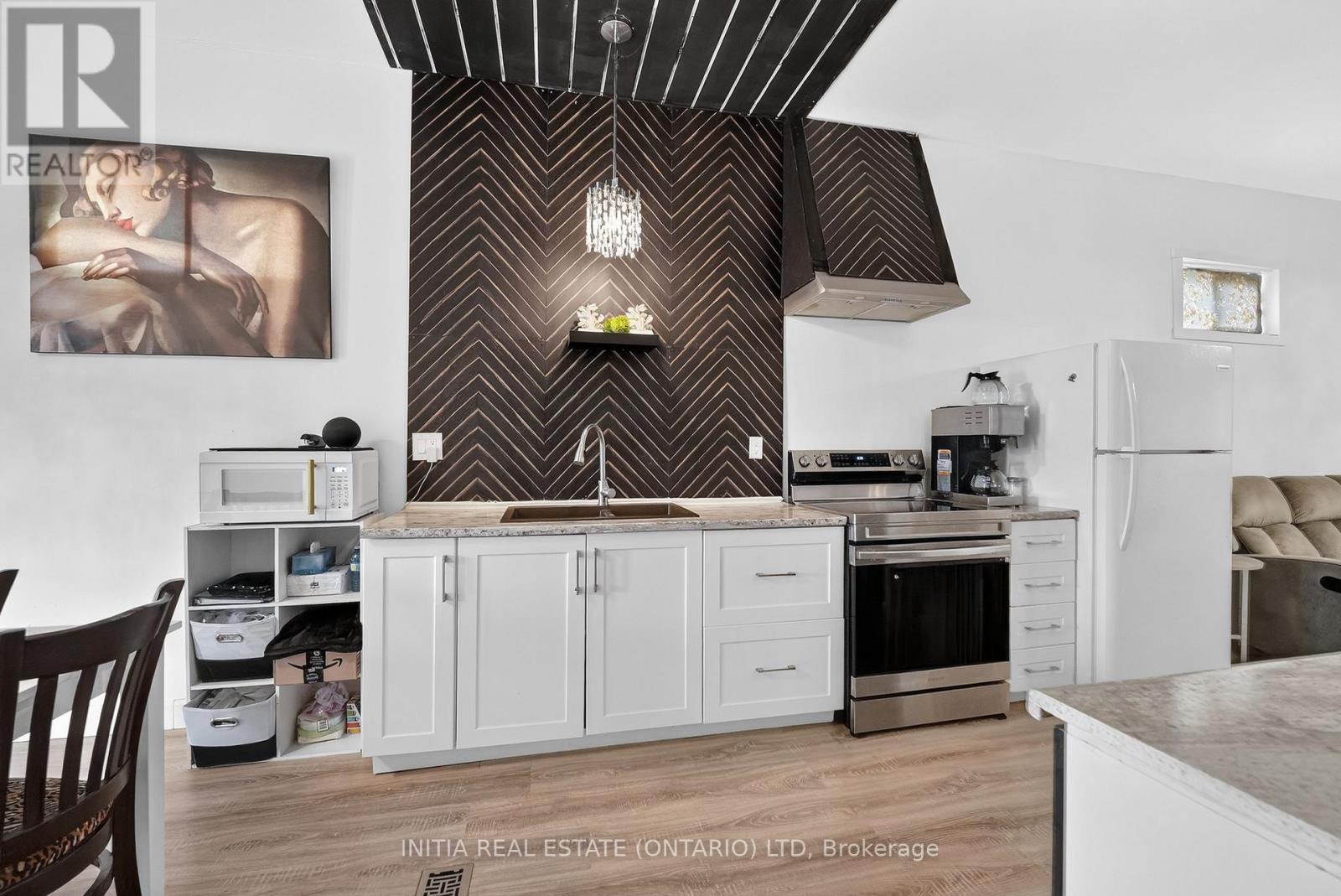 3911 Warehouse Street, Plympton-Wyoming, Ontario N0N 1E0 - Photo 7 - X12925802