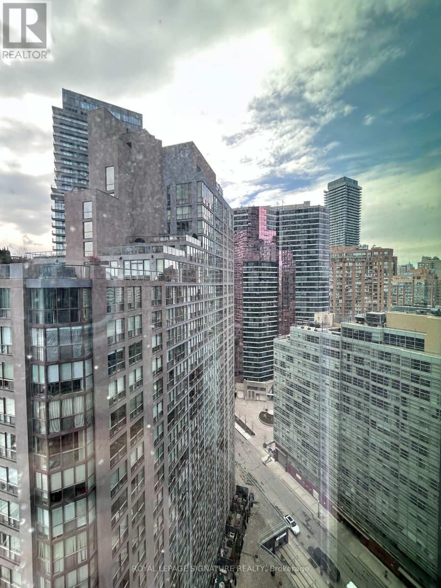 2301 - 8 Wellesley Street W, Toronto, Ontario  M4Y 0J5 - Photo 12 - C12925744