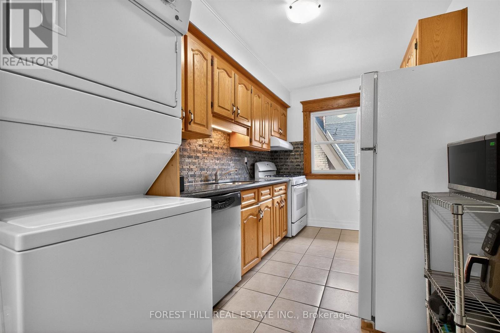 2nd Floor - 416 Palmerston Boulevard, Toronto (Palmerston-Little Italy), Ontario  M6G 2N8 - Photo 12 - C12925824