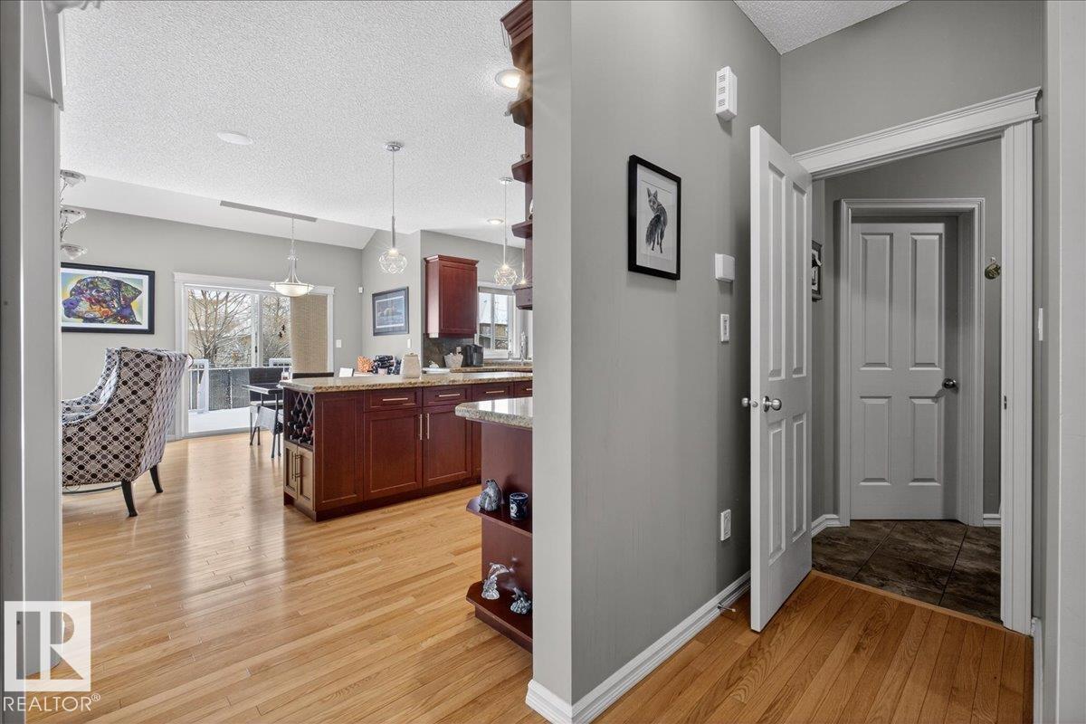 942 Chahley Cr Nw, Edmonton, Alberta  T6M 0E2 - Photo 6 - E4479237