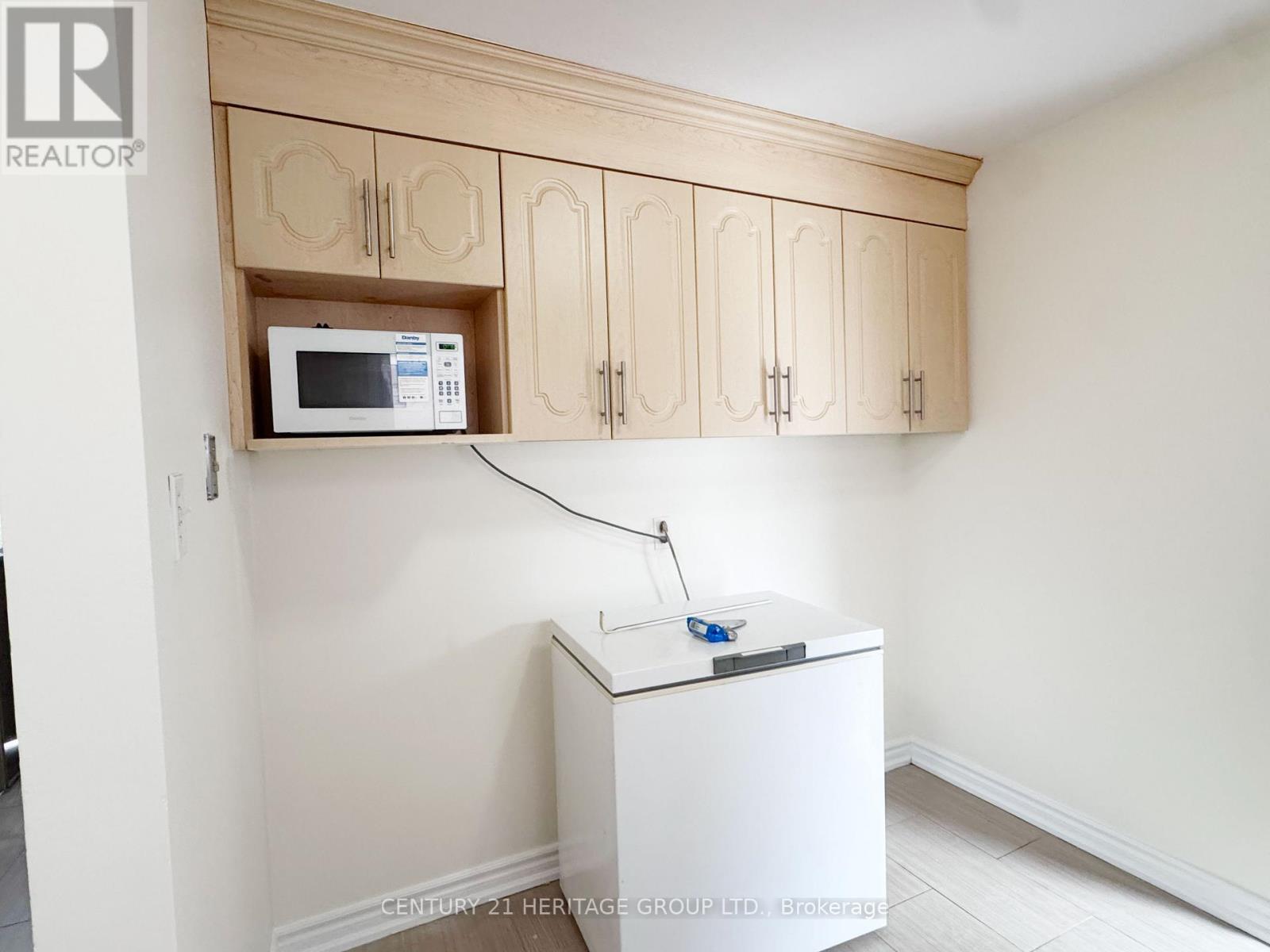 Upper - 1 Muirlands Drive, Toronto, Ontario  M1V 2B3 - Photo 13 - E12925788