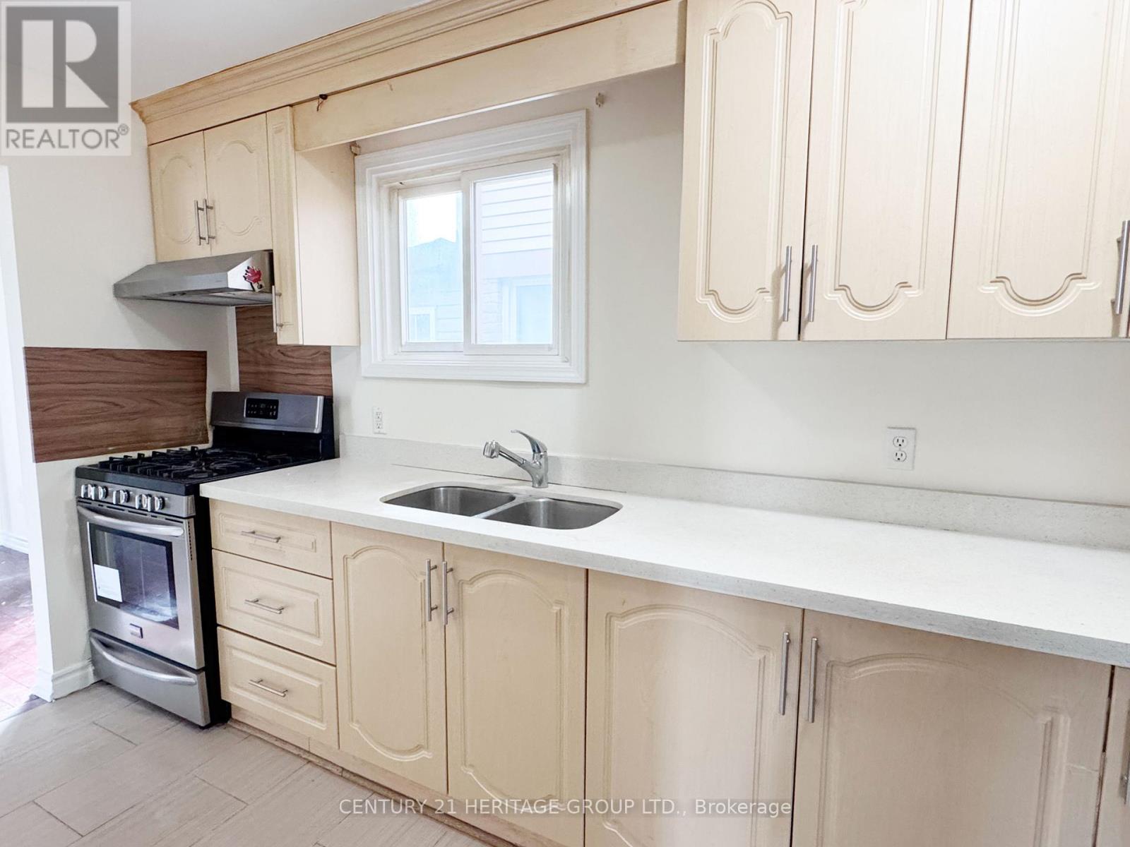 Upper - 1 Muirlands Drive, Toronto, Ontario  M1V 2B3 - Photo 14 - E12925788