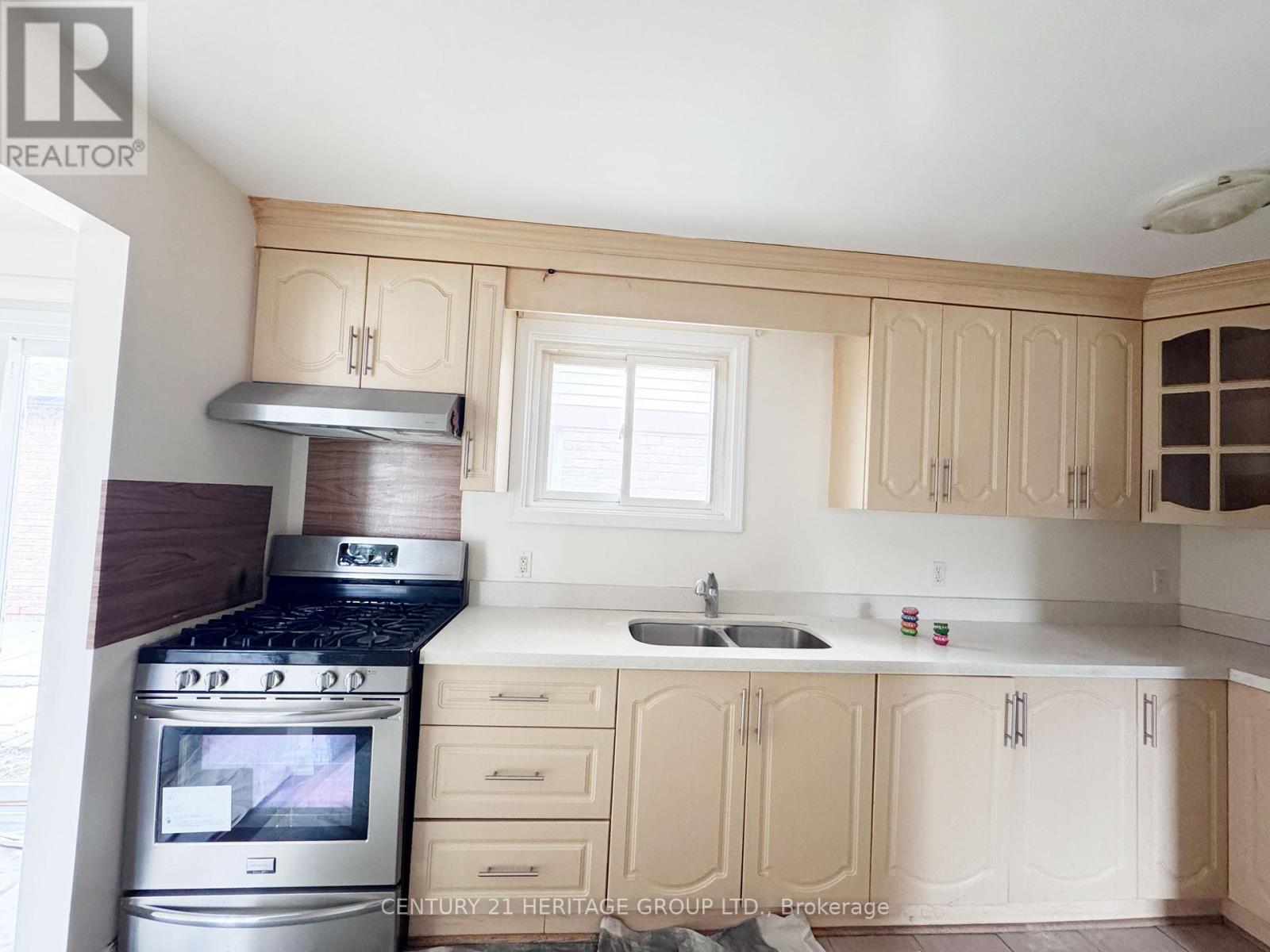 Upper - 1 Muirlands Drive, Toronto, Ontario  M1V 2B3 - Photo 19 - E12925788