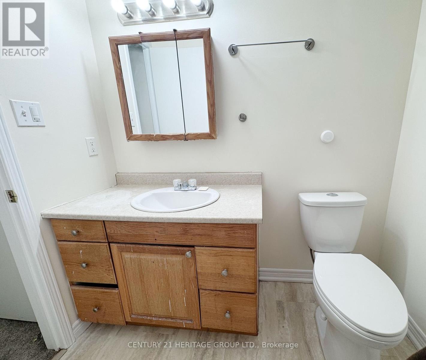 Upper - 1 Muirlands Drive, Toronto, Ontario  M1V 2B3 - Photo 21 - E12925788