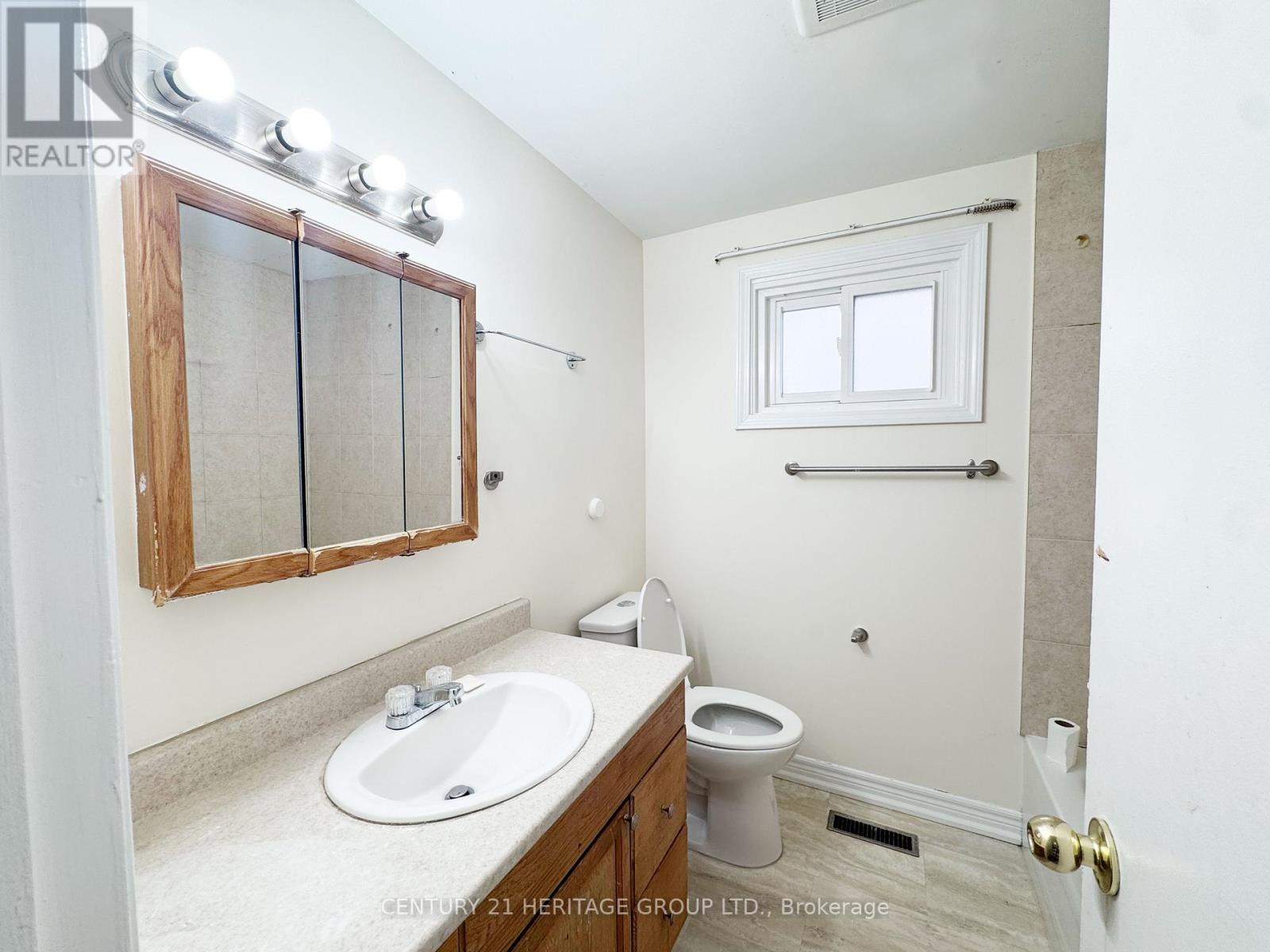 Upper - 1 Muirlands Drive, Toronto, Ontario  M1V 2B3 - Photo 23 - E12925788