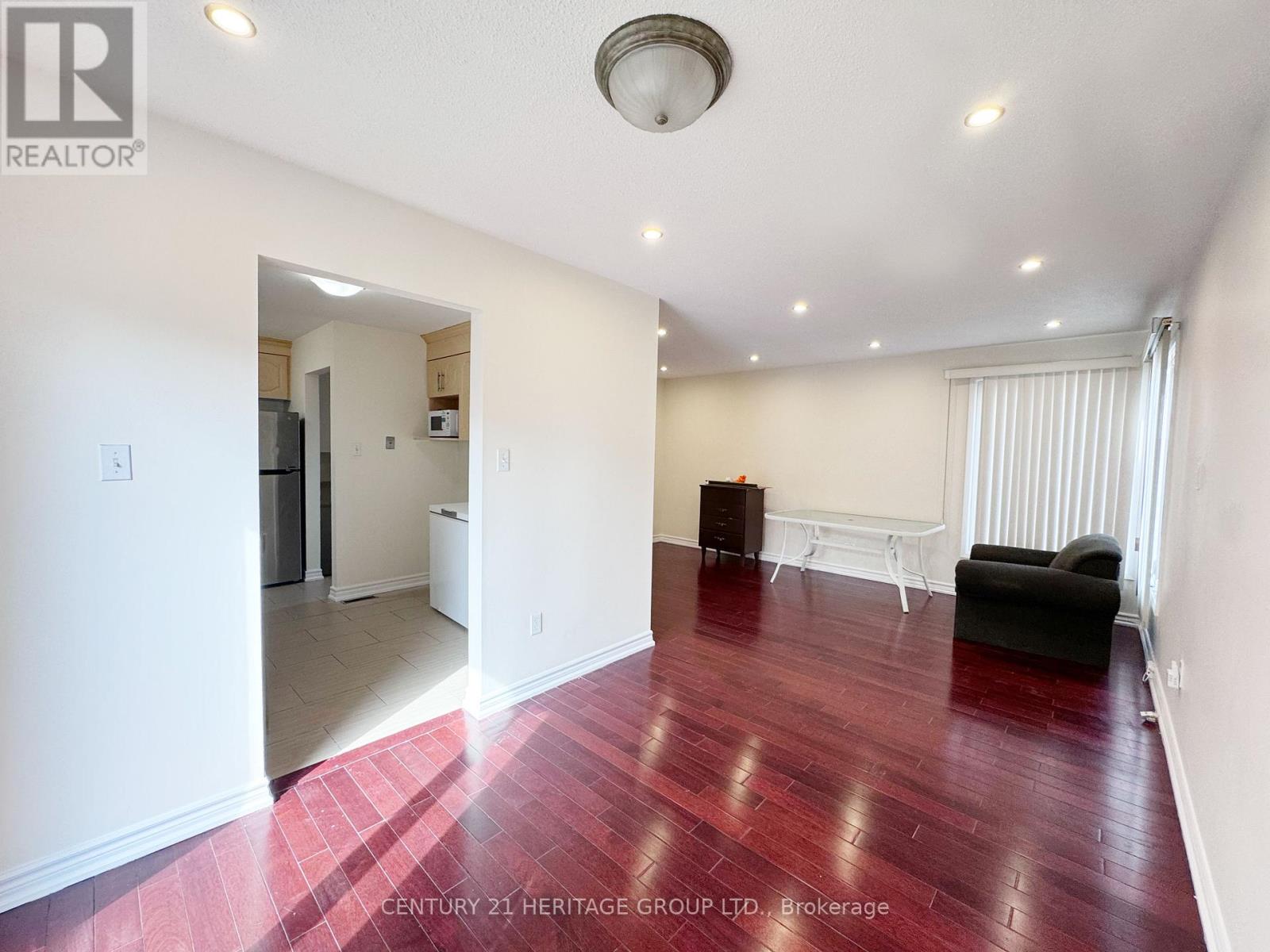 Upper - 1 Muirlands Drive, Toronto, Ontario  M1V 2B3 - Photo 4 - E12925788