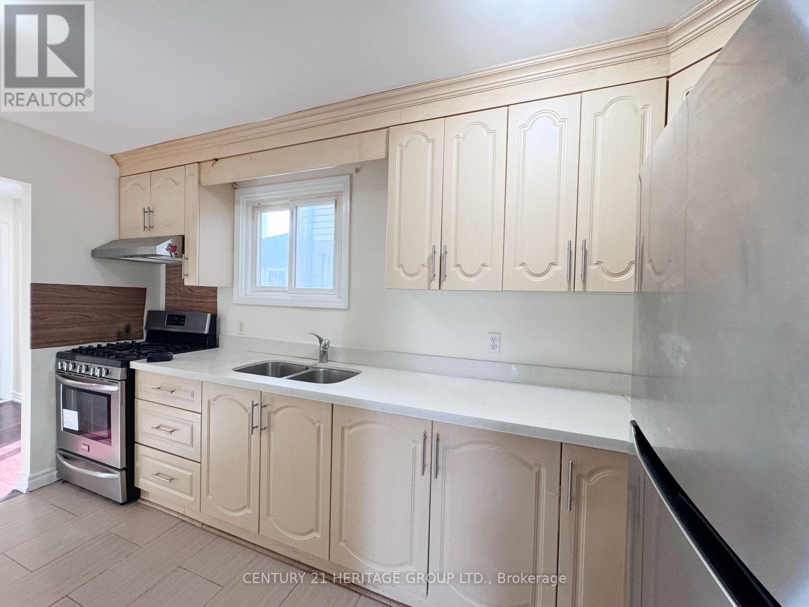 Upper - 1 Muirlands Drive, Toronto, Ontario  M1V 2B3 - Photo 6 - E12925788