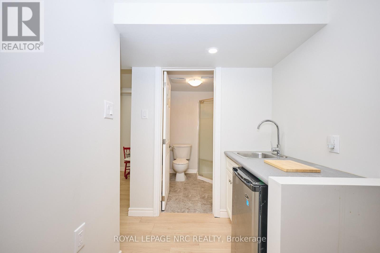 10 Fairburn Avenue, St. Catharines, Ontario  L2T 1B2 - Photo 18 - X12925820