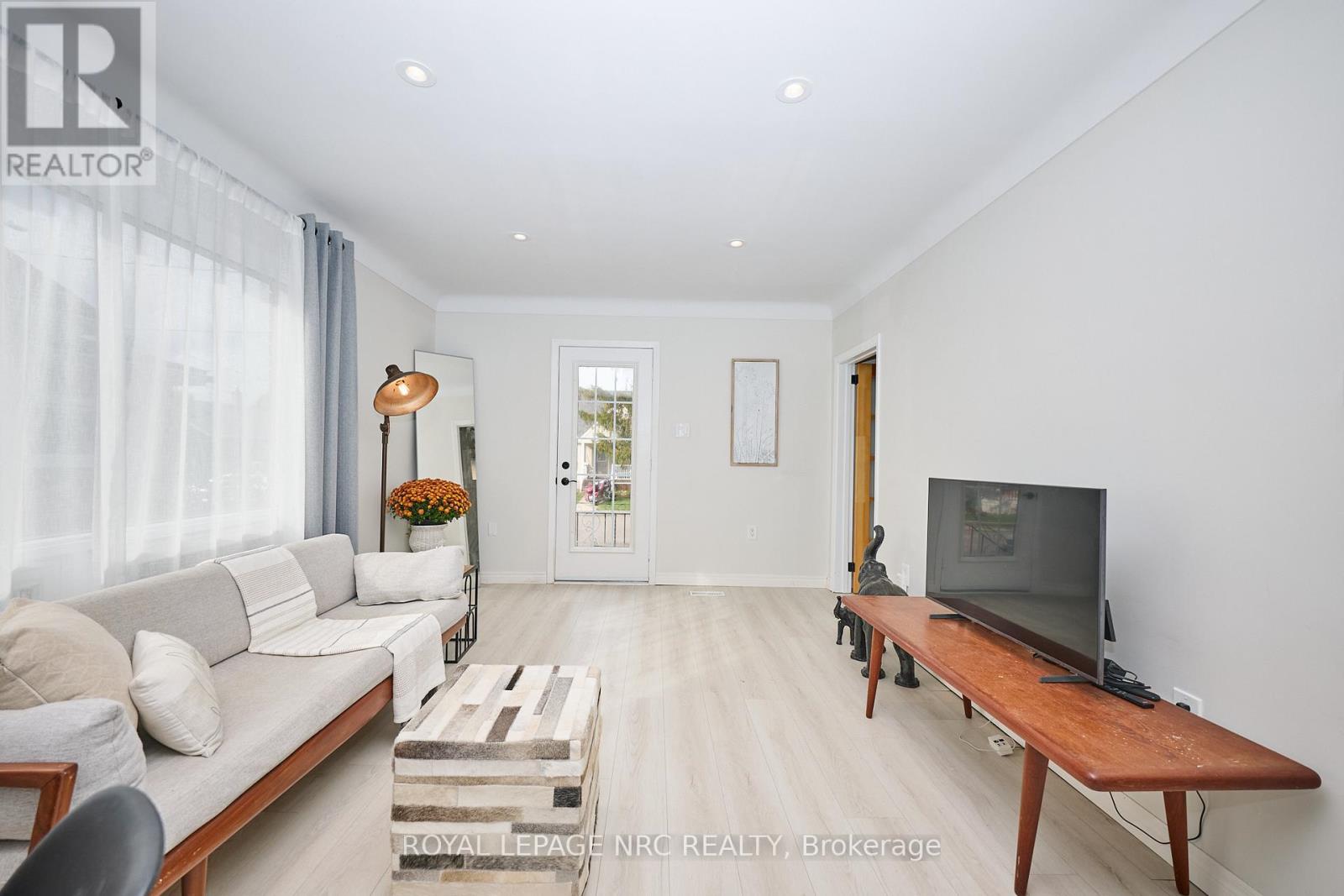 10 Fairburn Avenue, St. Catharines, Ontario  L2T 1B2 - Photo 9 - X12925820