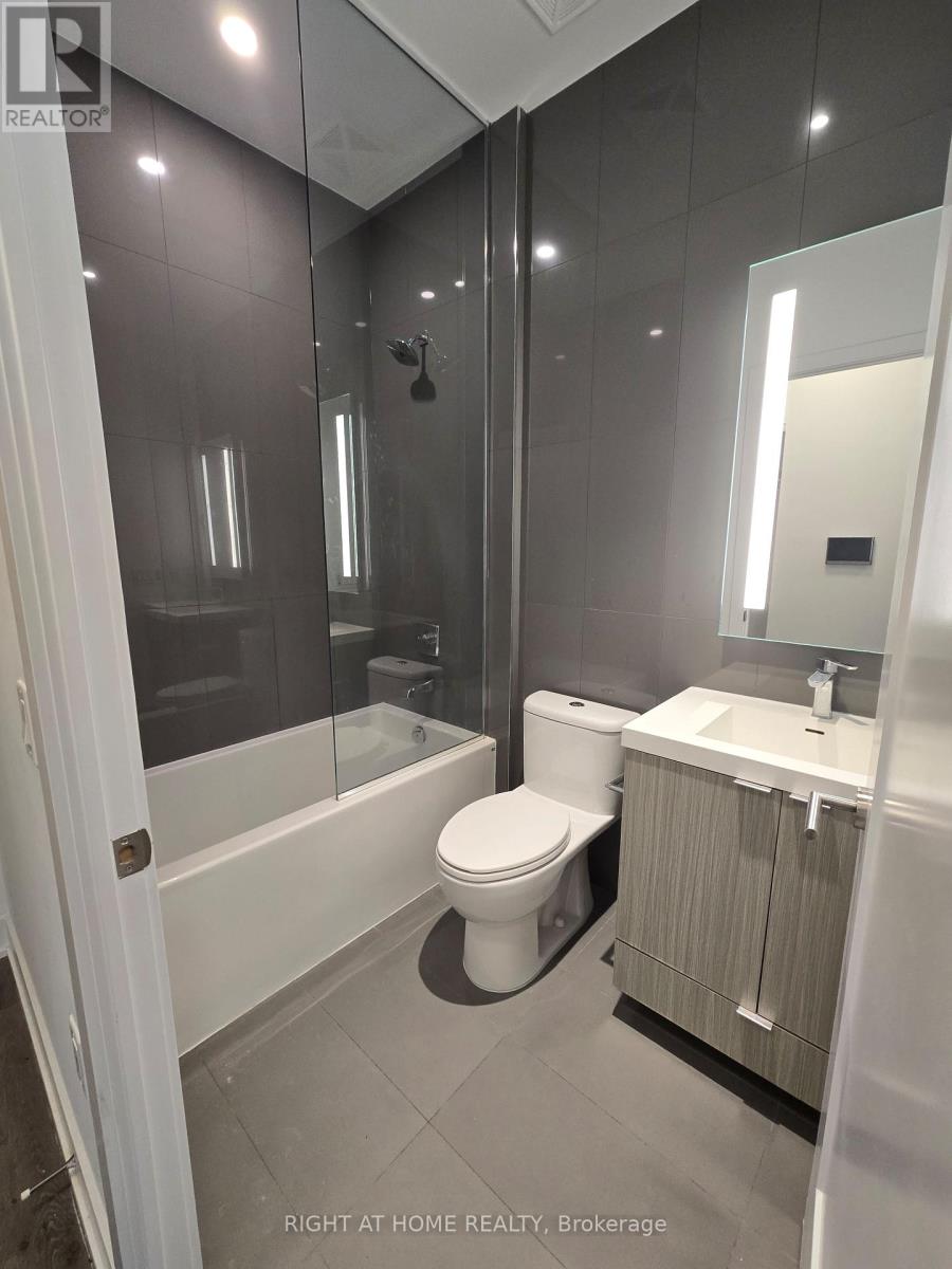 419 - 585 Bloor Street E, Toronto, Ontario  M4W 0B3 - Photo 7 - C12874522