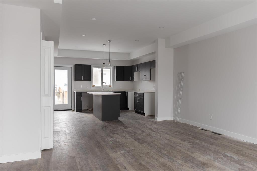 154 Sterling Crescent, Steinbach, Manitoba  R5G 2P9 - Photo 1 - 202603251